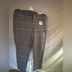 Old Navy Black and White Plaid Cropped Pants